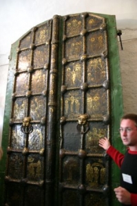 Врата XIII века в соборе Рождества Богородицы